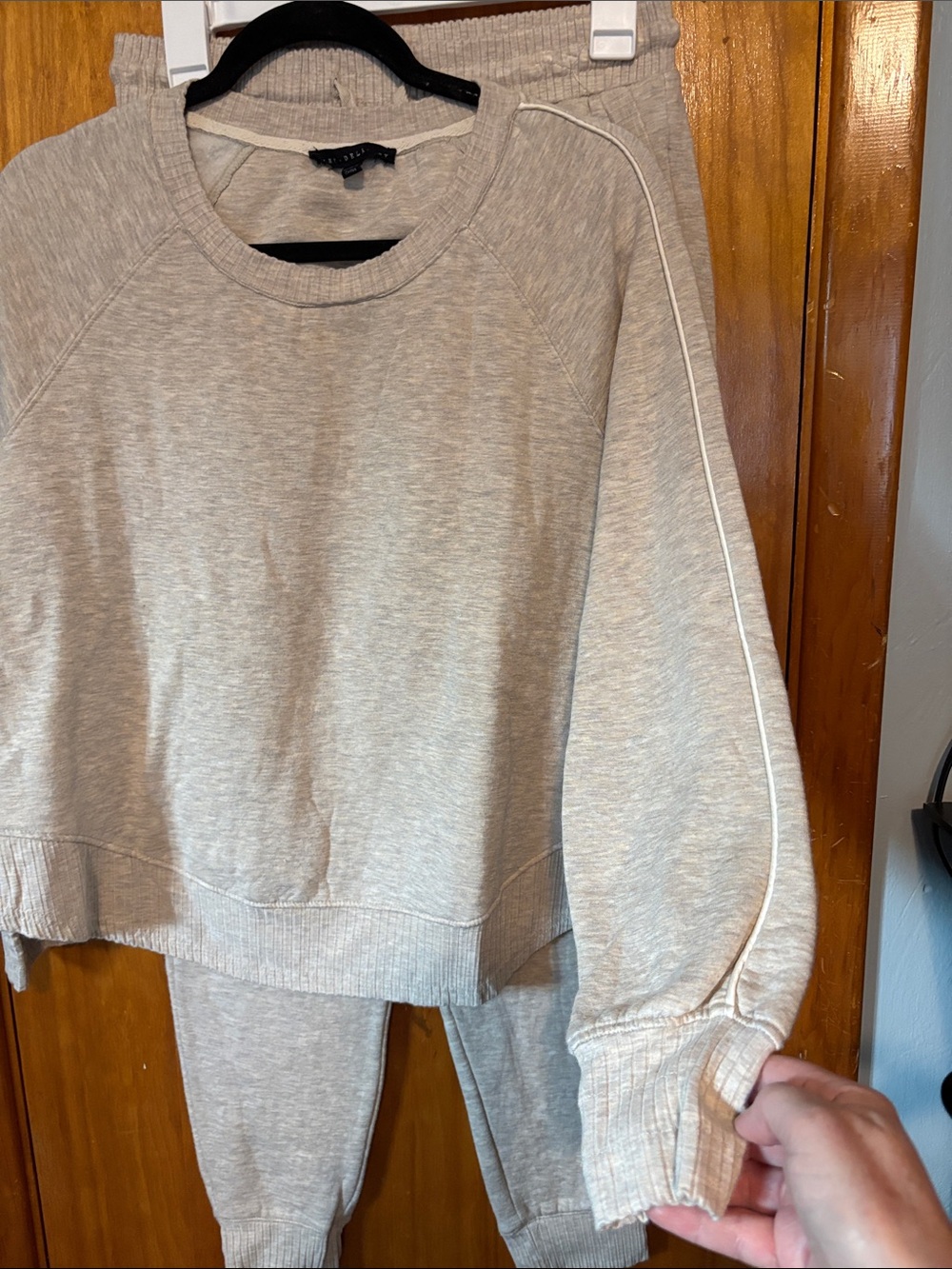 Jane and Delancey Women's Light Cream Crewneck Sweatshirt & Jogger Set - Size M - Picture 6 of 16